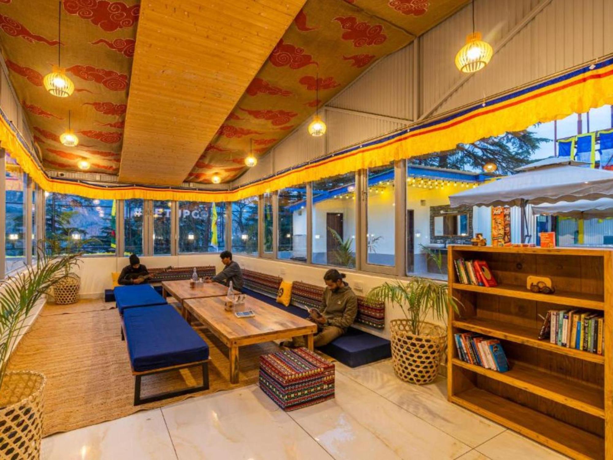 The Hosteller Mcleodganj, Mall Road McLeod Ganj Bagian luar foto