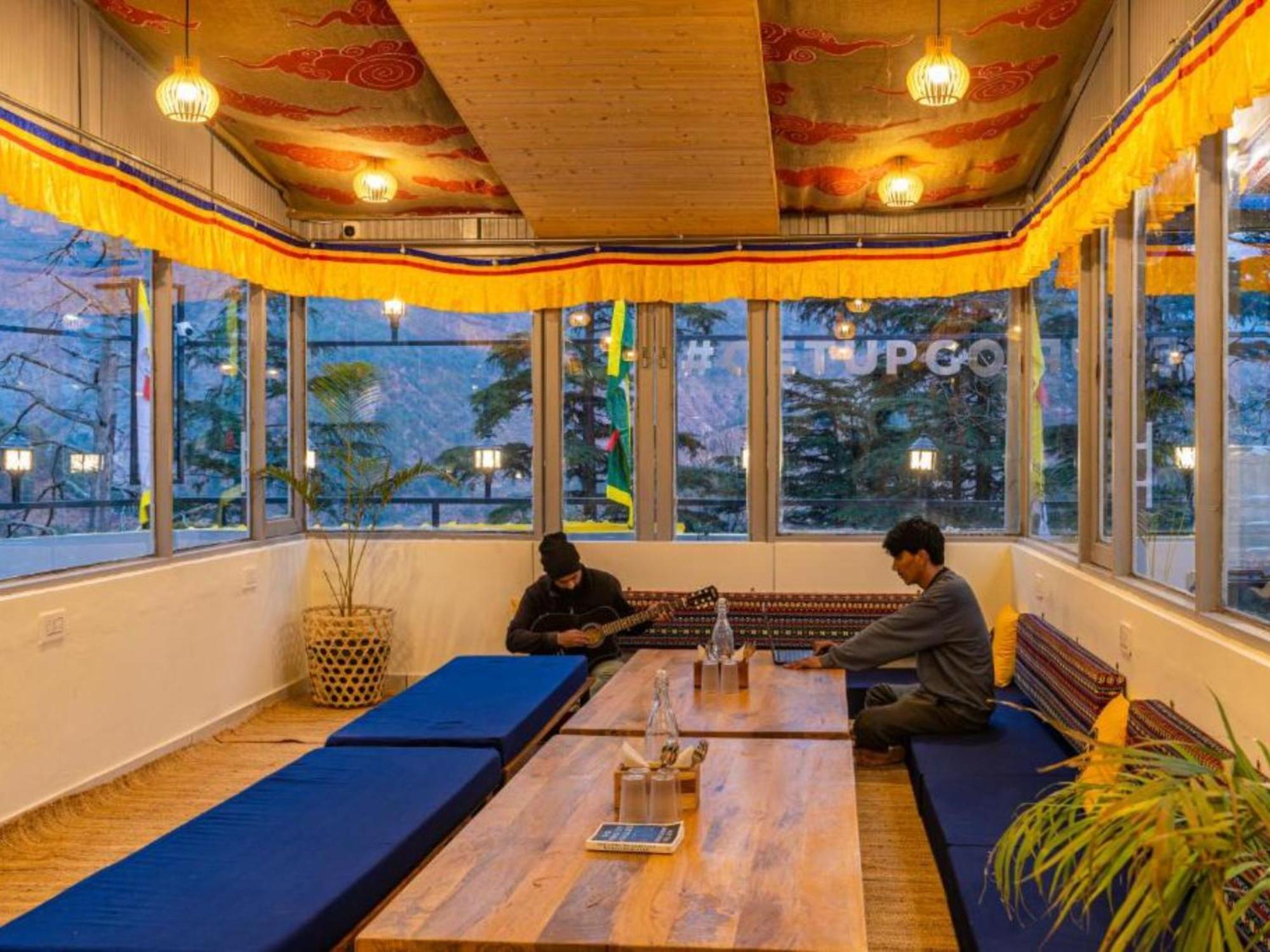 The Hosteller Mcleodganj, Mall Road McLeod Ganj Bagian luar foto