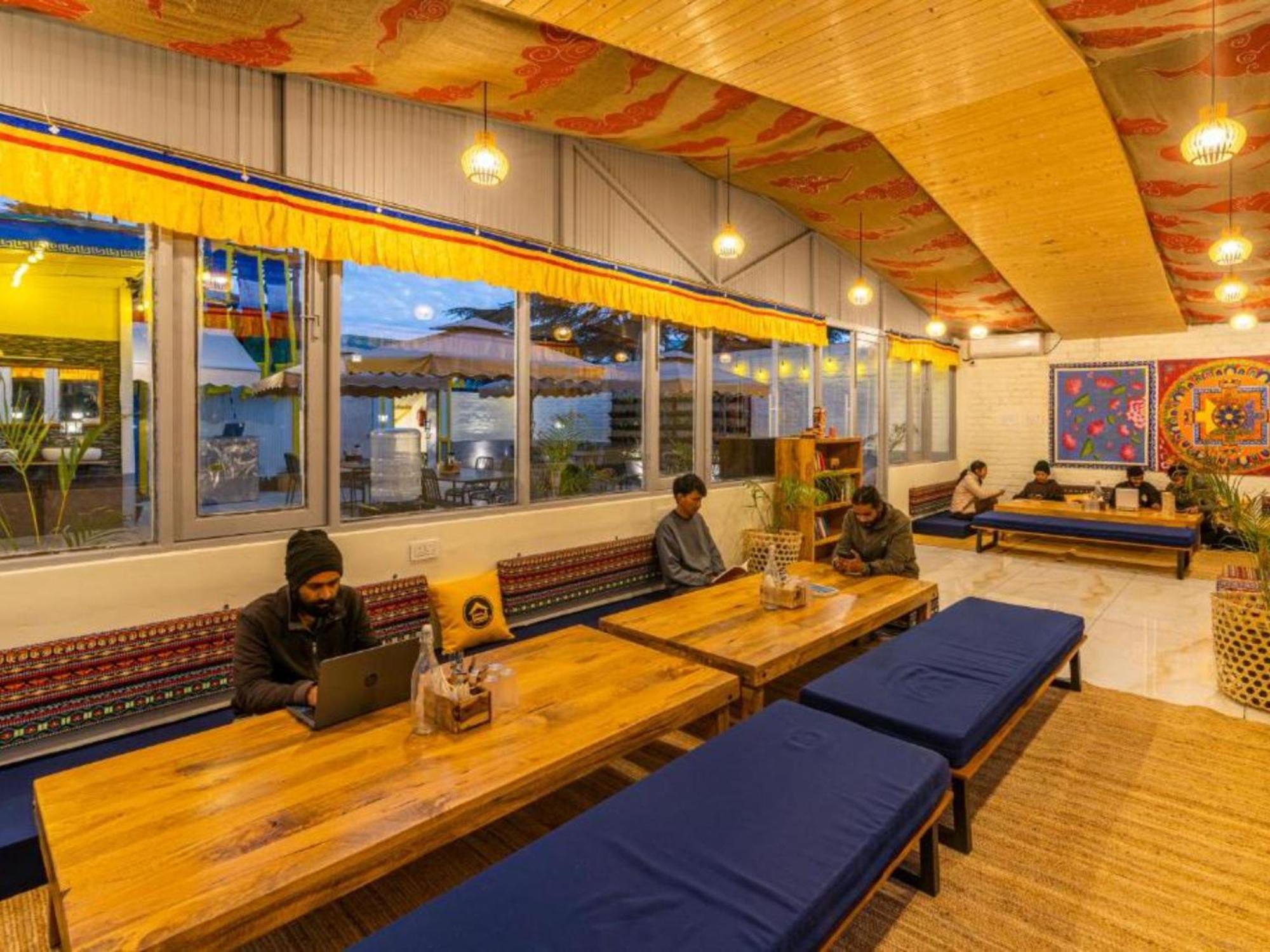 The Hosteller Mcleodganj, Mall Road McLeod Ganj Bagian luar foto