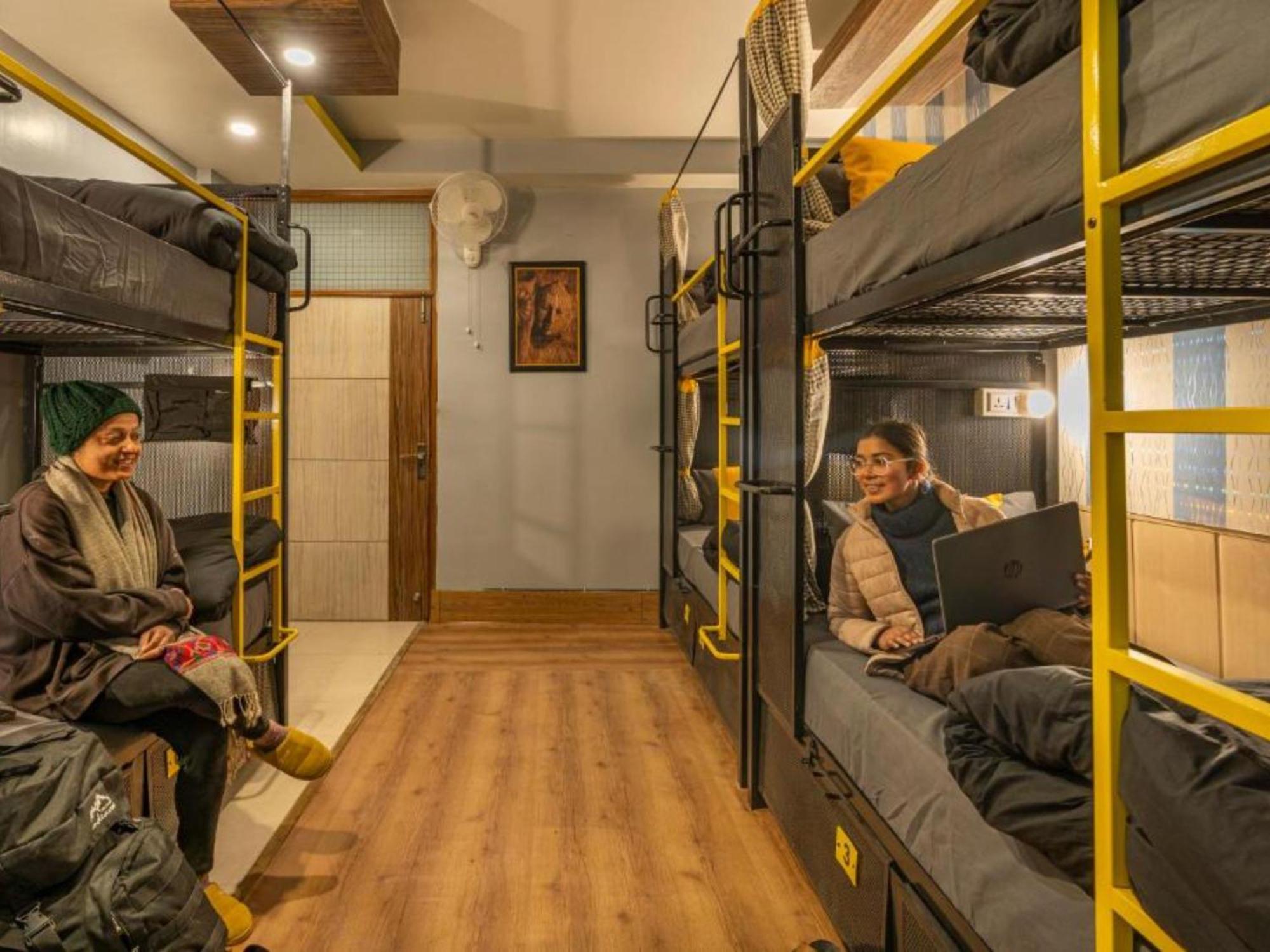 The Hosteller Mcleodganj, Mall Road McLeod Ganj Bagian luar foto